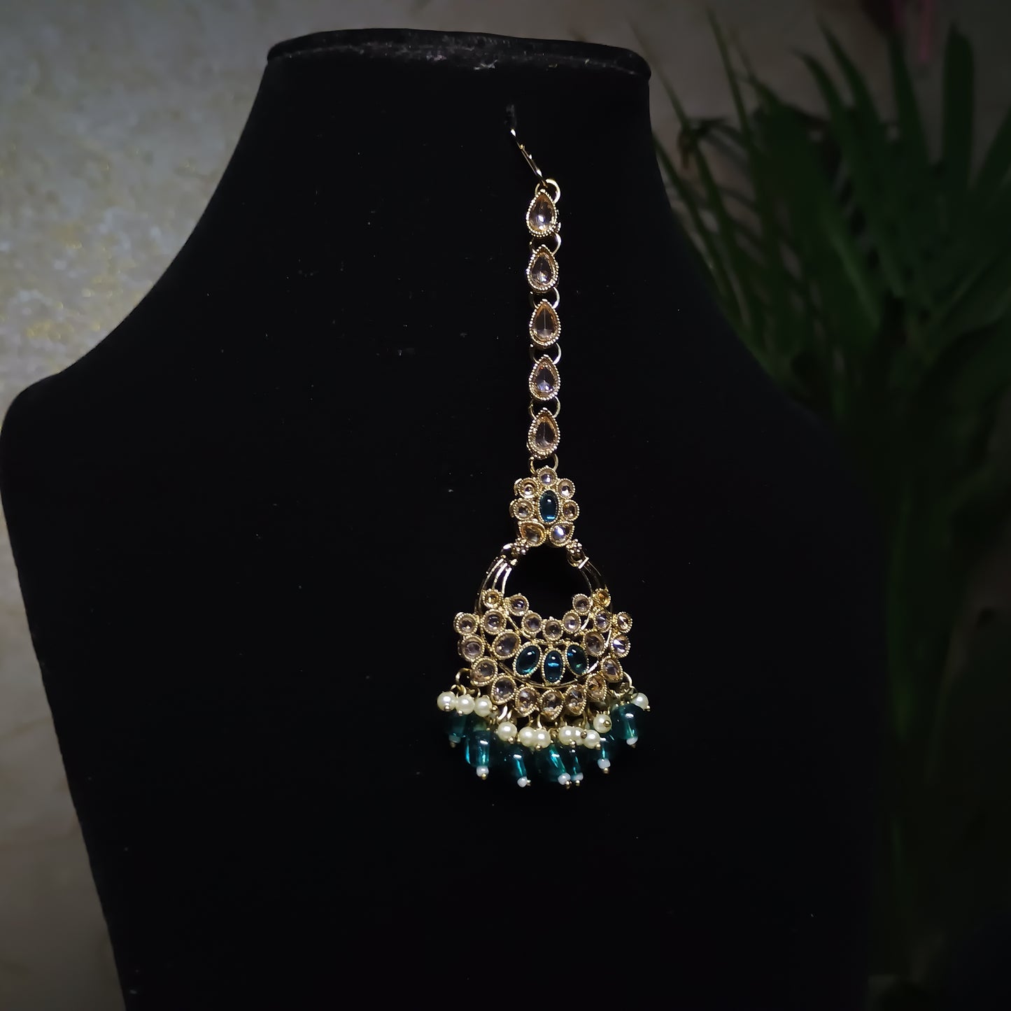 Antique Gold Plated Jewellery Set with Maangtika