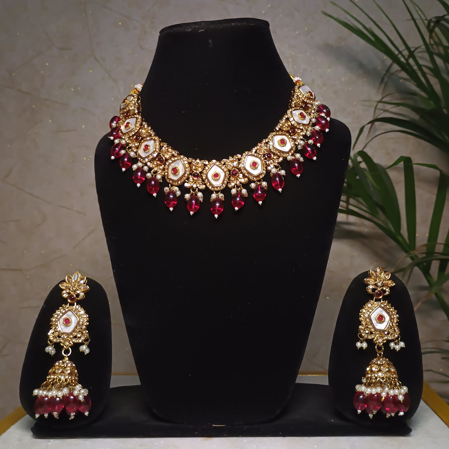 Elegant Jewellery Set with Maangtika