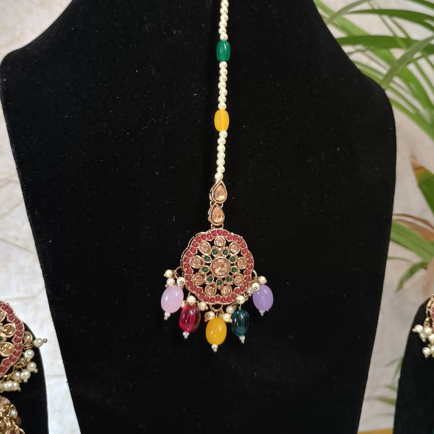 Antique Multicolor Choker Jewellery Set with Maangtika