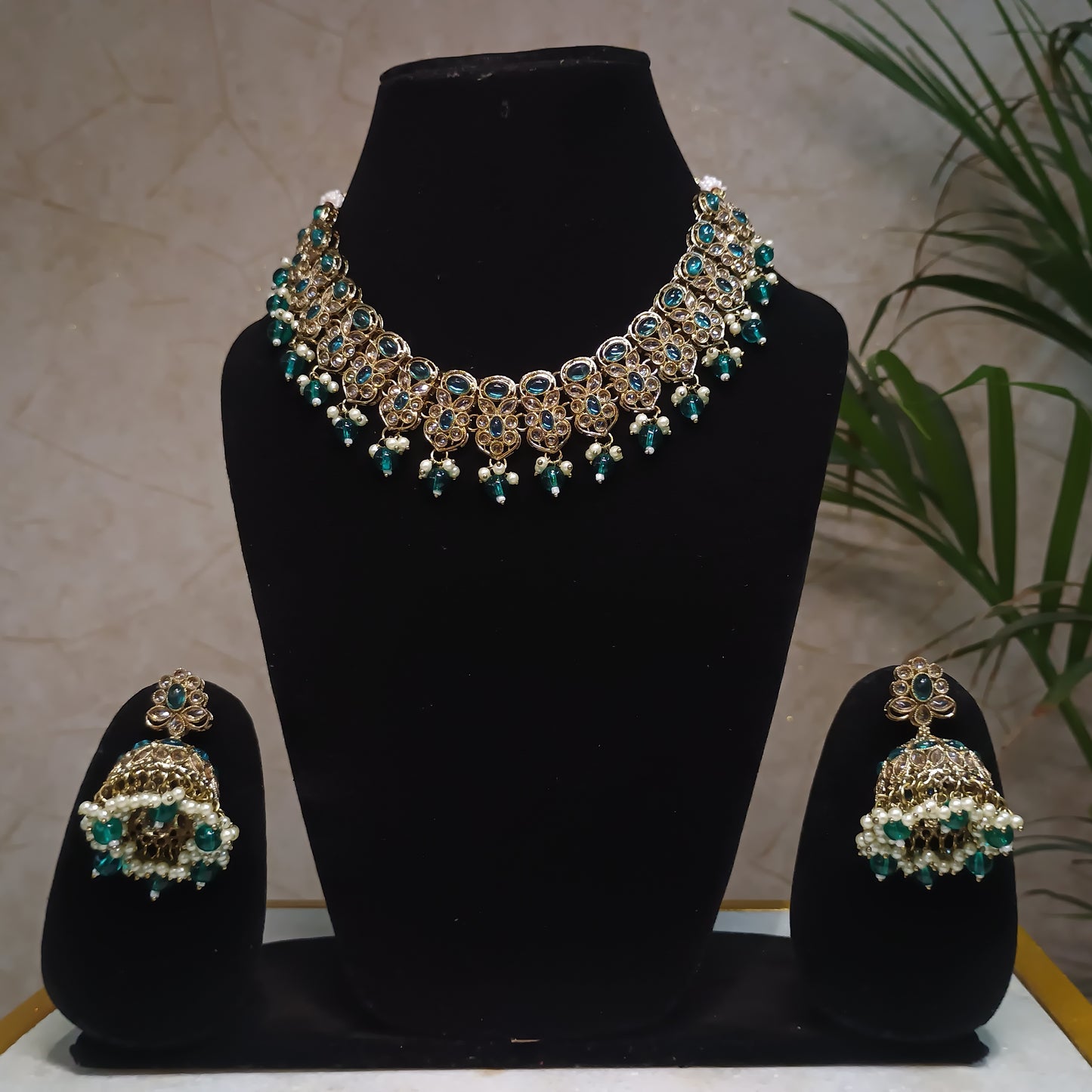 Antique Gold Plated Jewellery Set with Maangtika