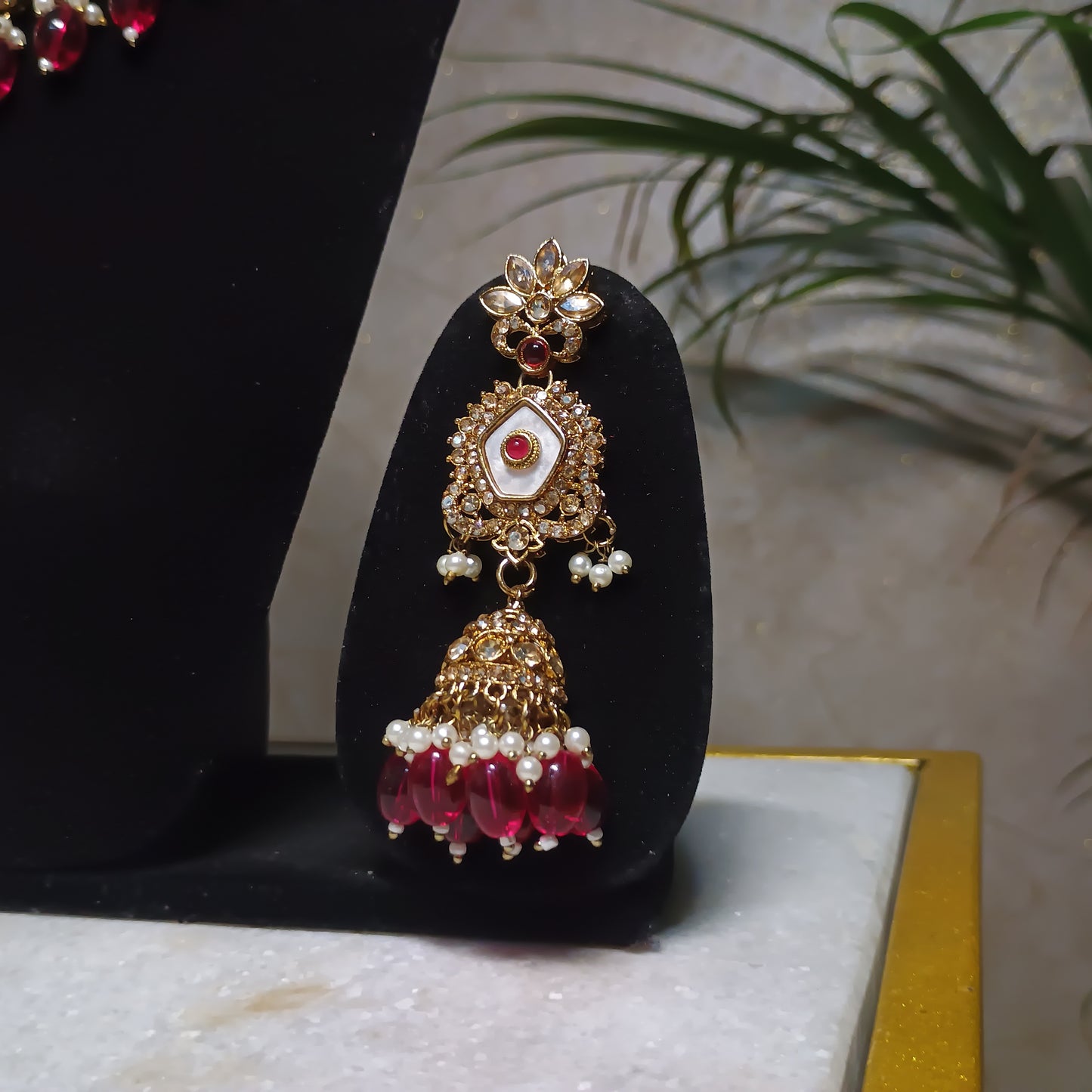 Elegant Jewellery Set with Maangtika